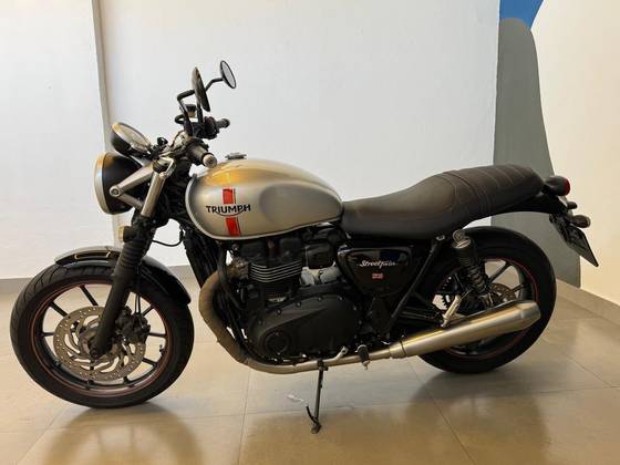 TRIUMPH STREET TWIN TRIUMPH STREET TWIN